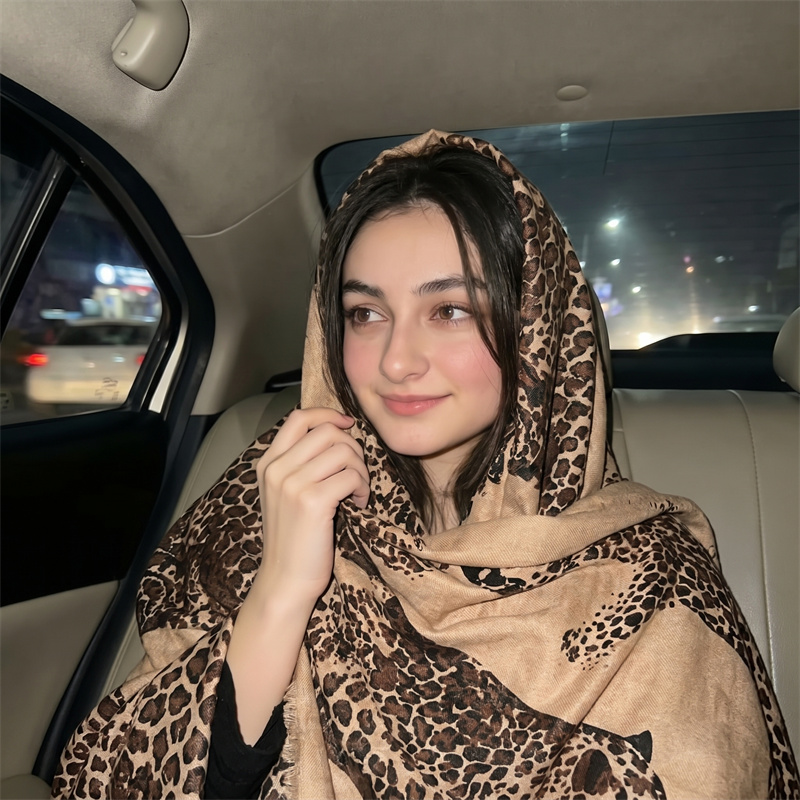 Vintage Leopard Print Hijab an - Vintage Fashion Prints 评论和价格